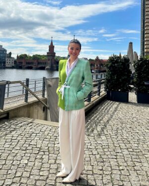 Aya Fernandez Instagram - Wearing a fully hand-woven indigenous fabric! 🇵🇭 Made by our Ifugao community, designed by the Ifugao designer himself, @victorbaguilatjr of @kandamacollective. What an honor to wear your creation. I loved this Asian-inspired suit. Thank you! ❤️