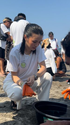 Aya Fernandez Instagram - As a social entrepreneur and environmental advocate, it is important for me to support organizations with community-first initiatives aligned with Pawikan Mentality.☺️🐢 What an inspiring day where grassroots leaders, public servants, and storytellers gathered to celebrate the earth and discuss both short-term and long-term plans of action that we can all do for the environment. 

If you’re in the area, check out #AthenaPawiCAN located at Urbiz Garden in San Juan, La Union! Happy Earth Day 🌏🫀✨ @athenacareersph