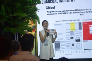Aya Fernandez Instagram - Our startup company secured a 1M grant from the recently concluded StartUp QC Cohort 2 Program! Beyond the financial support, what I am most grateful for is the empowering and enabling ecosystem that the QC LGU has been fostering for green businesses and young social entrepreneurs like me. It is about the valuable partnership and the leadership that believes in and genuinely commits to sustainability.

Looking back since @ecoulingbyprojectlily started as a livelihood project in 2015, transitioned into a social enterprise in 2017, faced a pause due to the COVID-19 pandemic, and is now steadily regaining momentum, may this be a message of hope and an invitation for collaboration to all stakeholders to bring our goal for a greener and more sustainable future to fruition. All it takes is to start. And in our case, all it takes is the courage to keep starting again, rising to keep that fire burning. Here’s to ending poverty, saving the environment, and empowering our people one eco-uling at a time. 🙏🏾♻️

Congratulations to everyone as well! 
Happy holidays indeed 😊🫀