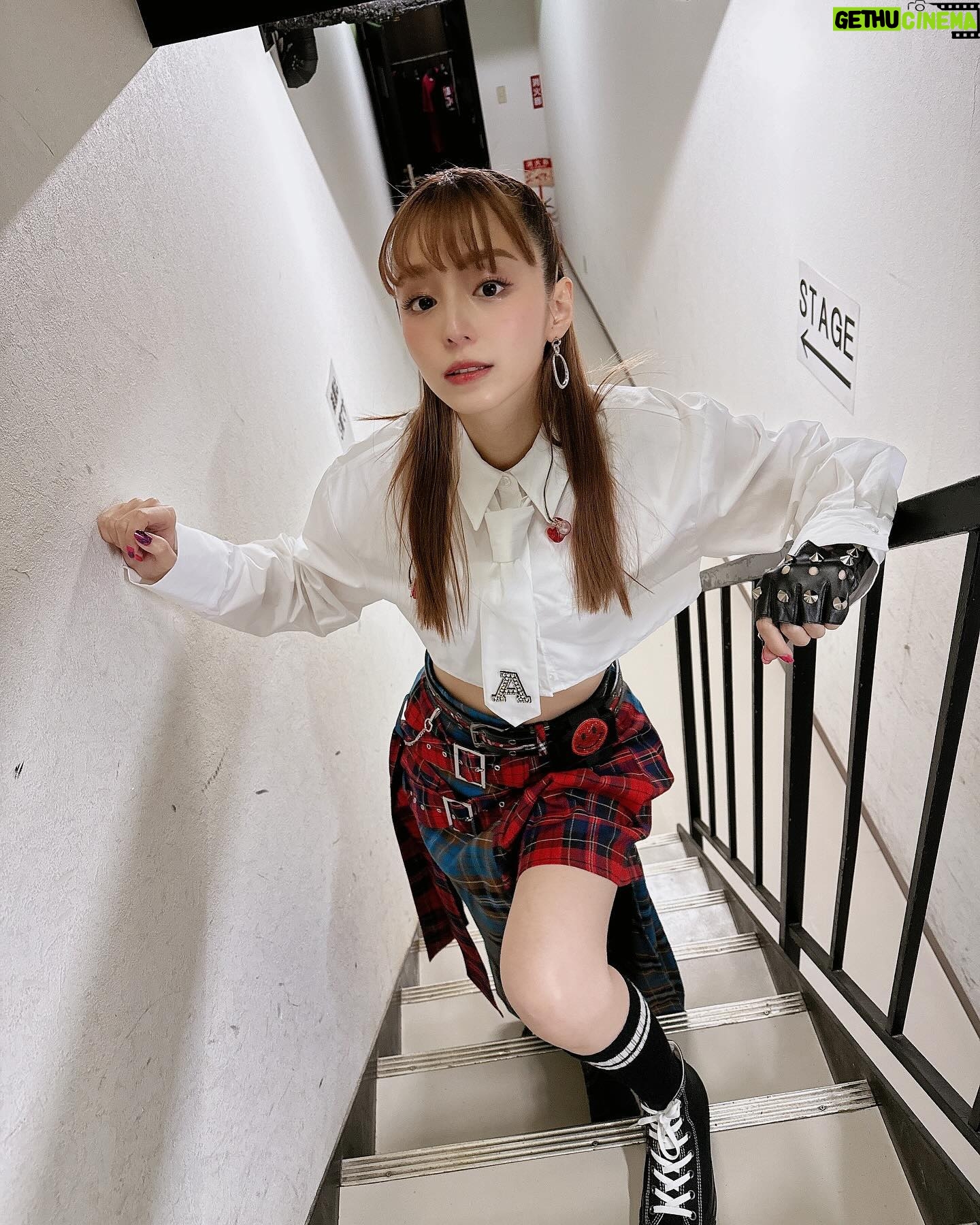 Aya Hirano - 5.4K Likes - 【AYA HIRANO LIVE TOUR 2024 〜RE:BOOT〜】
5日目・福岡DRTM Be-1
あっという間に本公演のラスト!
11年前のFRAGMENTS TOURと同じライブハウス。
あの時は七夕で、また福岡でライブが出来ますようにという願いが11年越しに叶いました…✨
本公演ラストらしい、噛み締めるようなライブに。
止まっていた時の流れが一気に動き出した気がしました。
いよいよ残すところ、あと1公演。
3月3日の追加公演のみです。
もう終わっちゃうの…⁈
寂しい💦
#REBOOTTOUR2024
#ayahirano #平野綾
2024年2月17日(土)【愛知】NAGOYA JAMMIN’ 16:30/17:00
2024年2月18日(日)【大阪】Yogibo META VALLEY 16:30/17:00
2024年2月23日(金・祝)【東京】代官山UNIT 16:30/17:00 ※SOLD OUT!
2024年2月24日(土)【京都】京都FANJ 16:30/17:00
2024年2月25日(日)【福岡】DRUM Be-1 16:30/17:00
《追加公演》
2024年3月3日(日)【東京】神田スクエアホール 16:00/17:00
【追加公演 プレイガイド先着先行】
イープラス:https://eplus.jp/hiranoaya/
チケットぴあ:https://w.pia.jp/t/hiranoaya2024/
ローソンチケット:https://l-tike.com/ayahirano/
受付期間:2024年2月15日(木) 15:00 ~ ※予定枚数に達し次第、販売終了
【ライブハウス公演のチケット購入はこちら】
mu-mo TICKET:http://r.y-tickets.jp/hiranoaya2401
イープラス:https://eplus.jp/hiranoaya/
チケットぴあ:https://w.pia.jp/t/hiranoaya2024/
ローソンチケット:https://l-tike.com/ayahirano/
CNプレイガイド:http://cncn.jp/ayahirano/
楽天チケット:https://r-t.jp/ayahirano