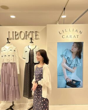 Aya Shibata Instagram - 展示会💞🫶
ㅤㅤㅤㅤㅤㅤㅤㅤㅤㅤㅤㅤㅤ
ㅤㅤㅤㅤㅤㅤㅤㅤㅤㅤㅤㅤㅤ
@cocodeal_official と @lilliancarat_official の
展示会に行ってきました🥰🧡

ㅤㅤㅤㅤㅤㅤㅤㅤㅤㅤㅤㅤㅤ
秋服可愛かったな〜🍂
いつも衣装でも私服でも大変お世話になってます🙂‍↕️
 
ㅤㅤㅤㅤㅤㅤㅤㅤㅤㅤㅤㅤㅤ
楽しかったっ！届くの楽しみ🥰
ㅤㅤㅤㅤㅤㅤㅤㅤㅤㅤㅤㅤㅤとても良い息抜きになりました✨

ㅤㅤㅤㅤㅤㅤㅤㅤㅤㅤㅤㅤㅤ
お土産もありがとうございました！！嬉しい❤️‍🔥
ㅤㅤㅤㅤㅤㅤㅤㅤㅤㅤㅤㅤㅤ
ㅤㅤㅤㅤㅤㅤㅤㅤㅤㅤㅤㅤㅤ
#pr #展示会 #cocodeal #ココディール #lilliancarat #リリアンカラット #キャミワンピース #ボブヘアー