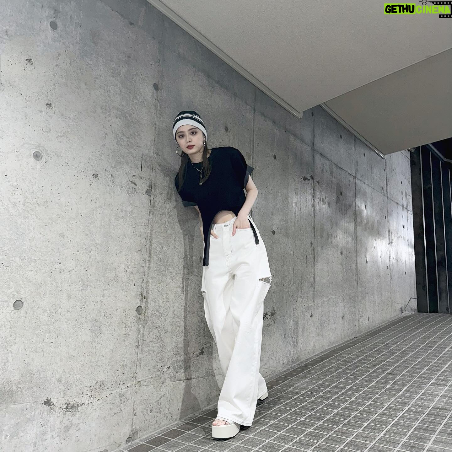 Ayaka Konno - 24.7K Likes - @girlsaward_official 2024 S/S
@nonno_magazine × @dazzlin_official ステージと
@emoda_official ステージを歩かせていただきました🫶
はじめてのノンノステージとっても楽しかった〜!
みんなの応援でもっと頑張ろうと思えました🧸
またお会いしましょう〜!!
オフショットあるのでまた投稿します👶