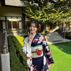Ayaka Konno Instagram - 明けましておめでとうございます🌅

本年も、皆さんに好き！と言ってもらえるようなお仕事たくさんできるように頑張りたいなと思っているので、応援してくださると嬉しいです🙆‍♀️
2024年もよろしくお願いします！

そして、皆さんが少しでも安全な場所にいられることを願っています、