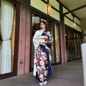 Ayaka Konno Instagram - 明けましておめでとうございます🌅

本年も、皆さんに好き！と言ってもらえるようなお仕事たくさんできるように頑張りたいなと思っているので、応援してくださると嬉しいです🙆‍♀️
2024年もよろしくお願いします！

そして、皆さんが少しでも安全な場所にいられることを願っています、