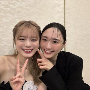 Ayaka Konno Instagram - 今日は事務所の50周年記念パーティーでした🧸
久しぶりにお会いする方も、初めましての方もありがとうございました！

可愛すぎる先輩のゆうなちゃんと、はじめてちゃんと写真が撮れました笑