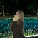 Ayaka Konno Instagram - 花と光のムーブメント 今回は葛西臨海公園に行ってきました！ スイセンのいい香りに包まれた空間とライトアップ、観覧車とのコラボも葛西臨海公園ならではで、とっても素敵でした🫶 2/25までなのでぜひ行ってみてね〜！ ライトアップの時間は17:00〜21:00の間です🙆‍♀️ #PR #花と光のムーブメント #葛西臨海公園 #水仙 #スイセン #ライトアップ #フォトスポット #観覧車 #イルミネーション