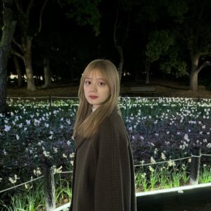 Ayaka Konno Instagram - 花と光のムーブメント
今回は葛西臨海公園に行ってきました！
スイセンのいい香りに包まれた空間とライトアップ、観覧車とのコラボも葛西臨海公園ならではで、とっても素敵でした🫶
2/25までなのでぜひ行ってみてね〜！
ライトアップの時間は17:00〜21:00の間です🙆‍♀️

#PR 
#花と光のムーブメント #葛西臨海公園 #水仙 #スイセン
#ライトアップ #フォトスポット #観覧車 #イルミネーション