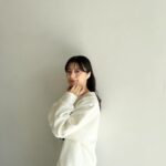 Ayaka Konno Instagram - 12/15からロフト限定でHeartBudsの新色ホワイトが発売されます🤍 シンプルなので、どんなコーデにもぴったり合うなと思ったので、いろいろな方につけてもらえたら嬉しいです〜！ ぜひゲットしてください🐰 #HeartBuds #PR #ロフト #loft #ロフト限定 #ホワイト