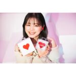 Ayaka Konno Instagram - #HeartBuds シリーズに、ハート型の充電器 #HeartBudsCharger が仲間入りしたよ❤️ 充電するのにも、場所によってつける色を変えても気分が上がってとってもいい感じです🫶🫶 2/9(金)から発売なので、ぜひお店で探してみてね〜！ #PR #HeartBuds #HeartBudsCharger #SoftBank #SoftBankSELECTION