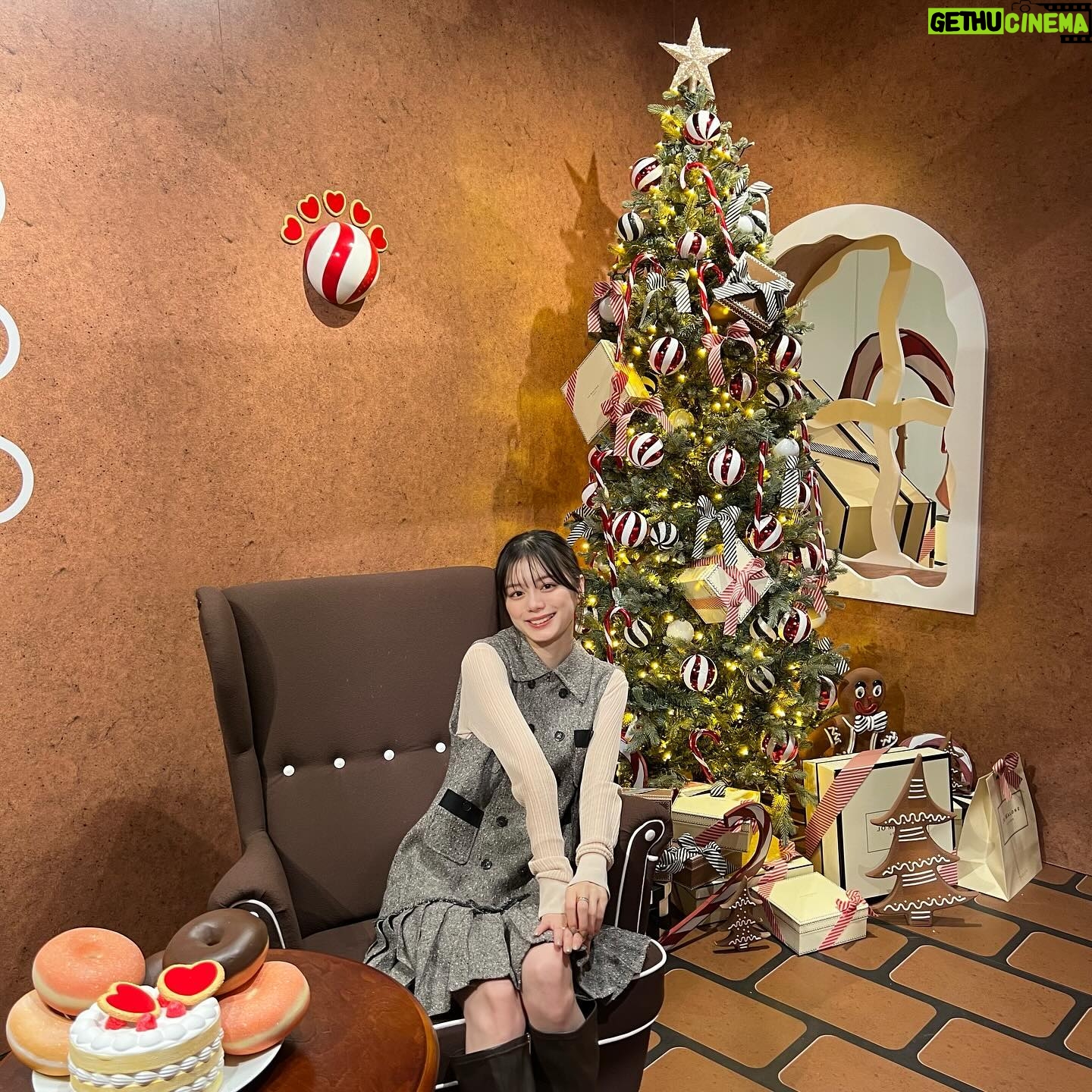 Ayaka Konno Instagram - JO MALONE LONDON 12/14(火)〜12/25(月)まで、表参道ヒルズ B3F スペースオーで Gingerbread Landのポップアップイベントが開催されます🎄 すごく可愛い空間で、気分も上がりました! 公式LINEアカウントから予約して、ぜひ会場に足を運んでみてください〜🫶 #PR #JustBecause #JoMaloneLondon #SeasonOfScent #ジンジャーブレッドランド