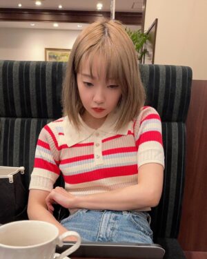 Ayaka Ohashi Instagram - 先日少し時間があったので喫茶店に行ったのですが…
ゲームに夢中すぎなので写真撮りました📸

それにしても腕の筋すごい💪笑

〜ツアー情報〜
Ayaka Ohashi AsiaTour「Reflection」

🟠6/8（土）中国　MAO Livehouse上海
➡︎現地在住の方はチケット購入できます！
日本の方は5/3(金)10:00〜購入できます。

🟢6/30(日) 韓国  ソウル 麻浦アートセンター
➡︎ただいまチケット販売中❗️

🔵7/20(土)大阪　サンケイホールブリーゼ
🟣7/27(土)神奈川　パシフィコ横浜国立大ホール
➡︎プレリザーブ2次先行受付中❗️

よろしくお願いします！(スタッフ)

#大橋彩香Reflection
#あやかアジアツアー
#大橋彩香　#大桥彩香　#오오하시아야카