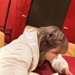Ayaka Ohashi Instagram - 撮影の休憩中にくつろいでます🦥 もちろんゲームしてました！ 今週の土曜日は岡山県アリオ倉敷にて 大橋彩香魂のフリーライブイベントです🎤 ぜひ遊びに来て下さい〜✨(スタッフ) 〜ツアー情報〜 Ayaka Ohashi AsiaTour「Reflection」 🟠6/8（土）中国　MAO Livehouse上海 ➡︎ただいまチケット販売中❗️ 🟢6/30(日) 韓国 ソウル 麻浦アートセンター ➡︎ただいまチケット販売中❗️ 🔵7/20(土)大阪　サンケイホールブリーゼ 🟣7/27(土)神奈川　パシフィコ横浜国立大ホール #魂のアヤカ #大橋彩香Reflection #あやかアジアツアー #大橋彩香　#大桥彩香　#오오하시아야카