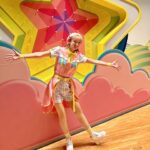 Ayaka Ohashi Instagram - 本日は宮崎県新富町にて #みんなdeどーもくん の公開収録でした✨ ゆい子さんと肉巻きおにぎりのポーズらしいです🍖 放送をお楽しみにお待ちください！(スタッフ) #大原ゆい子 #大橋彩香