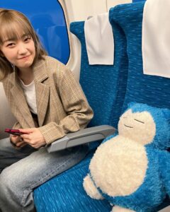 Ayaka Ohashi Instagram - あの〜すみません。 そこ…私の席です。。笑 あべのキューズモールでゲットしてたカビゴン🐻 4/27(土)🐦埼玉　イオンレイクタウンmoriにてリリイベです！ 無料ライブもありますので、ぜひお立ち寄りください！(スタッフ) 〜ツアー情報〜 Ayaka Ohashi AsiaTour「Reflection」 🟠6/8（土）中国　MAO Livehouse上海 🟢6/30(日) 韓国 ソウル 麻浦アートセンター ➡︎ただいまチケット販売中❗️ 🔵7/20(土)大阪　サンケイホールブリーゼ 🟣7/27(土)神奈川　パシフィコ横浜国立大ホール #大橋彩香Reflection #あやかアジアツアー #大橋彩香　#大桥彩香　#오오하시아야카