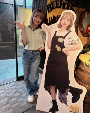 Ayaka Ohashi Instagram - ＜大橋彩香×BEEHOUSE池袋店＞10周年記念コラボカフェに行ってきました！

サインも落書きもたくさんしてありますので、
ぜひ遊びに行ってみてください🦥

6月16日(日)までやってます✨

そして明日は🔥魂のフリーライブツアー🔥4箇所目！
福岡県　タワレコ福岡パルコ店で13:00〜です！

〜ツアー情報〜
Ayaka Ohashi AsiaTour「Reflection」

🟠6/8（土）中国　MAO Livehouse上海
➡︎チケット販売中❗️
🟢6/30(日) 韓国  ソウル 麻浦アートセンター
➡︎チケット販売中❗️

🔵7/20(土)大阪　サンケイホールブリーゼ
🟣7/27(土)神奈川　パシフィコ横浜国立大ホール
➡︎プレリザーブ先行受付中❗️

お待ちしております〜(スタッフ)

#魂のアヤカ 
#大橋彩香Reflection
#あやかアジアツアー
#大橋彩香　#大桥彩香　#오오하시아야카