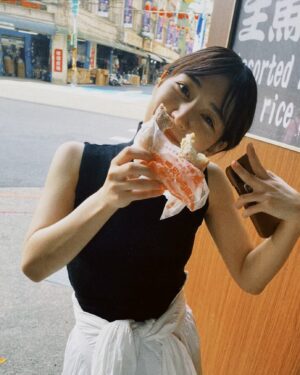 Ayako Yoshitani Instagram - 外がサクサクで
中がフワフワのドーナツ
毎日食べたい本当に🍩

#脆皮鮮奶甜甜圈