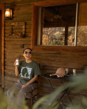 Ayame Tachibana Instagram - Three rivers Sequoia Airbnb🫎
📍sequoia river guest ranch

Overnight stays are available 
at a ranch across the river 
from Sequoia National Park💛

There are 5 cabins, and it is a hidden secluded spot where you can hike around the ranch and play in the river.🐉🌊

---

セコイア国立公園の
川の反対側にある牧場

【セコイア・リバー・ゲスト・ランチ】では

宿泊ができます💛

⚫︎隠れた秘密基地
⚫︎ビンテージ可愛い
⚫︎水道水がflesh Water
⚫︎5つのキャビン
⚫︎牧場内をハイキング可
⚫︎敷地内の川で遊べる
⚫︎山の雪溶け水
⚫︎国立公園の隣
⚫︎龍のエネルギー

セコイア国立公園に行くときは
宿泊おススメします💛

山の雪溶け水で泳いだり
国立公園では出来ない遊びが
川の反対側に泊まればできる⭕️

⚠️電波がないので
Wi-Fiが🛜あるうちに
宿のオーナーと連絡取り合うように💡

#sequoiariverguestranch 
#セコイヤリバーゲストランチ　
#sequoianationalpark 
#セコイア国立公園 
#sequoia #セコイア　
#threerivers