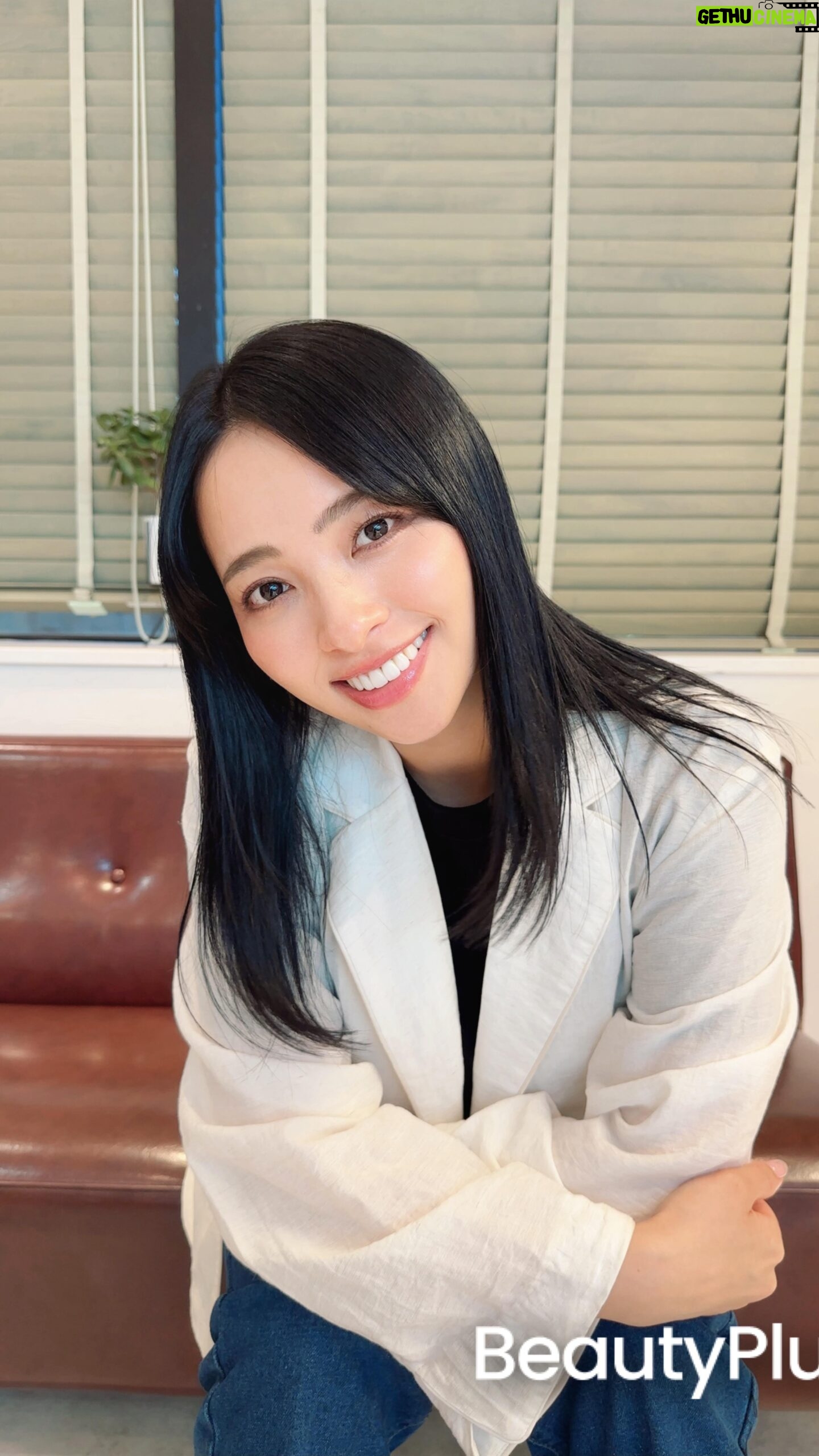 Ayame Misaki Instagram - 次の作品も始まったのでまたメンテナンスに💇♀️ 明るくなりやすいので、ブルーブラック系にしてます。 イルミナカラーでブルー、ヴァイオレット、グレーをいい感じに混ぜてもらってます♪ @meg_kodama いつもありがとう〜♡大好き #hair #hairsalon #hairstylist #beauty #reel #reels #reelsinstagram #good #followforfollowback #followers #follow #美容室 #カット #トリートメント #harajuku #原宿