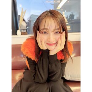 Ayame Misaki Instagram - ✂︎︎✂︎✂︎︎✂︎︎✂︎✂︎
どの写真が好き？🤍🤍🤍

シースルーバンクにしたよ。

めぐたんいつも天使の優しさで癒されるぅ😇🤍
@meg_kodama  @littleharajuku 

#hair #hairstylist #hairsalon #harajuku #原宿