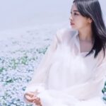 Ayame Misaki Instagram - 可愛くて愛しい大好きなモデルちゃま、 森暖奈ちゃんにお誘いいただき クリスティーナの勉強会に参加させてもらいました。 記念すべき、第1回目の限定10人に入れてもらえた💫神？ 東京タワーが一望出来る素敵なお部屋で、クリスティーナの歴史や、productの内容など細かく教えていただきました。 1人で質問しまくってた私(笑)気になるんだもんっ！ 私が学んだ事は途中で質問しながらメモに残しながら📝↓ ☑️人間が本来持ち合わせているお肌をより魅力的に やわらかくてヘルシーな肌を目指す人に向けている ☑️9種類、350以上のproductがある。 (薬事法などもあるので日本の商品は日本用になっている) ☑️今は皆さん身近になったと思うけれど、レチノールを自宅で使えるように開発したのはクリスティーナが"初" (すごい。) ☑️1982年に私も愛用しているアンストレスが誕生したのだけど、戦争などで大気汚染してる中、精神的にもケア出来るような香りを調合したり、お肌のバリアをしてくれるものがその名の通りのアンストレス。　(名前のセンスありすぎ) ☑️エステ3割、ホームケア7割とホームケアをかなり重視している事　(これはめっちゃ重要。私もそう思っている。歯医者さんでホワイトニングやクリーニングもするけど、クリニックでケアするからって普段歯磨きしない人なんていないやん？え、いる？笑) ☑️デイは"保護"してくれるもの　ナイトは"補修"してくれるもの ☑️クリスティーナのマスクはどれもバリア機能を高めてくれる成分が入っている(ピーリングと組み合わせると美肌爆誕) ☑️6時間かけてゆっくり放出させるカプセル化したレチノール。刺激を与えずに必要な場所に、必要な時間、必要な量を届ける事ができる。 (開発チームさまさま！！すごい事) などなど…とても為になる勉強会でした。 美容が昔から大好きで、気になる事はそのままにしておけないタイプ。知識も興味ある事とない事の差が激しいのだけど(笑) とても興味深い時間であっという間に過ぎてしまいました。。。 はるなちゃん　@moriharuna71 ありがとう😭 森社長　差し入れありがとうございました。 パン🥐美味しすぎて秒でなくなった　@morisho___1231 そして @christinajapan ありがとうございました！！ また色々教えてください！ これは　#pr つけた方がいいのかな？笑 #美肌 #美白 #ヘルシー #化粧品 #クリスティーナ #christina #beauty #cosmetics #勉強会 #pr #クリスティーナジャパン #christinajapan #reels#reelsinstagram#reelsvideo#reelitfeelit#trendingreels#reelsindia#reelsdaily#instagramreels#viralvideos#reelsviral#instareels#reelsofinstagram#music#bhfyp#instamoment#bestvideos#makeup#funny @christinajapan エステや自宅で使った事ある？