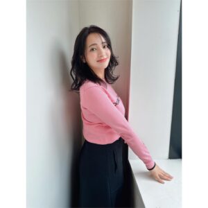 Ayame Misaki Instagram - New hair💇‍♀️✨

カラートリートメントカット。
パープル強めにお願いしてます✂︎
めぐたん♡いつもありがとう🥰

✂︎ @meg_kodama 
✂︎ @littleharajuku 
👚 @doublestandard_official 

#meg_arrange #hair #ヘアサロン
#原宿 #美容院  美容室 #ダブルスタンダード #doublestandard #私服 #🩷 #pink