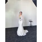 Ayame Misaki Instagram - 肝臓を奪われた妻 本日第2話。 オフショット📷 wedding dressも着てすごく幸せだったのに… 北山優香…絶対に許さない。。。😡😡😡🩷 #カン妻