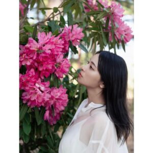 Ayame Misaki Instagram - I turned 35.
Yesterday was my birthday.
写真は何枚目が好き？

35歳になったよー！！
たくさんのお祝いメッセージありがとう♡
相変わらずドラマ撮影や、シティーハンターの配信、写真集発売などなどバタバタしておりてんてこまいですが頑張ってます！
今声が飛んでしまって各方面にご迷惑をおかけしていますが、なんとか乗り切って35歳をいい年に出来るようにがんばります。

今日もドラマ撮影、明日は写真集イベントと盛りだくさんなので
明日会えるみんな❤️楽しみにしてるぞーー✨
たくさん話しかけてね！！笑顔で応えます笑

#photo  #ポートレート #camera #Flower
#mybirthday #birthday #happybirthday #35歳
#アラフォーの仲間入り