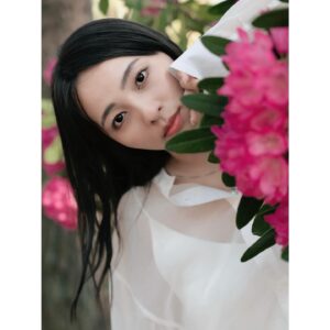 Ayame Misaki Instagram - I turned 35.
Yesterday was my birthday.
写真は何枚目が好き？

35歳になったよー！！
たくさんのお祝いメッセージありがとう♡
相変わらずドラマ撮影や、シティーハンターの配信、写真集発売などなどバタバタしておりてんてこまいですが頑張ってます！
今声が飛んでしまって各方面にご迷惑をおかけしていますが、なんとか乗り切って35歳をいい年に出来るようにがんばります。

今日もドラマ撮影、明日は写真集イベントと盛りだくさんなので
明日会えるみんな❤️楽しみにしてるぞーー✨
たくさん話しかけてね！！笑顔で応えます笑

#photo  #ポートレート #camera #Flower
#mybirthday #birthday #happybirthday #35歳
#アラフォーの仲間入り