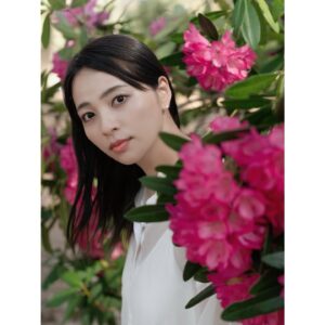 Ayame Misaki Instagram - I turned 35.
Yesterday was my birthday.
写真は何枚目が好き？

35歳になったよー！！
たくさんのお祝いメッセージありがとう♡
相変わらずドラマ撮影や、シティーハンターの配信、写真集発売などなどバタバタしておりてんてこまいですが頑張ってます！
今声が飛んでしまって各方面にご迷惑をおかけしていますが、なんとか乗り切って35歳をいい年に出来るようにがんばります。

今日もドラマ撮影、明日は写真集イベントと盛りだくさんなので
明日会えるみんな❤️楽しみにしてるぞーー✨
たくさん話しかけてね！！笑顔で応えます笑

#photo  #ポートレート #camera #Flower
#mybirthday #birthday #happybirthday #35歳
#アラフォーの仲間入り