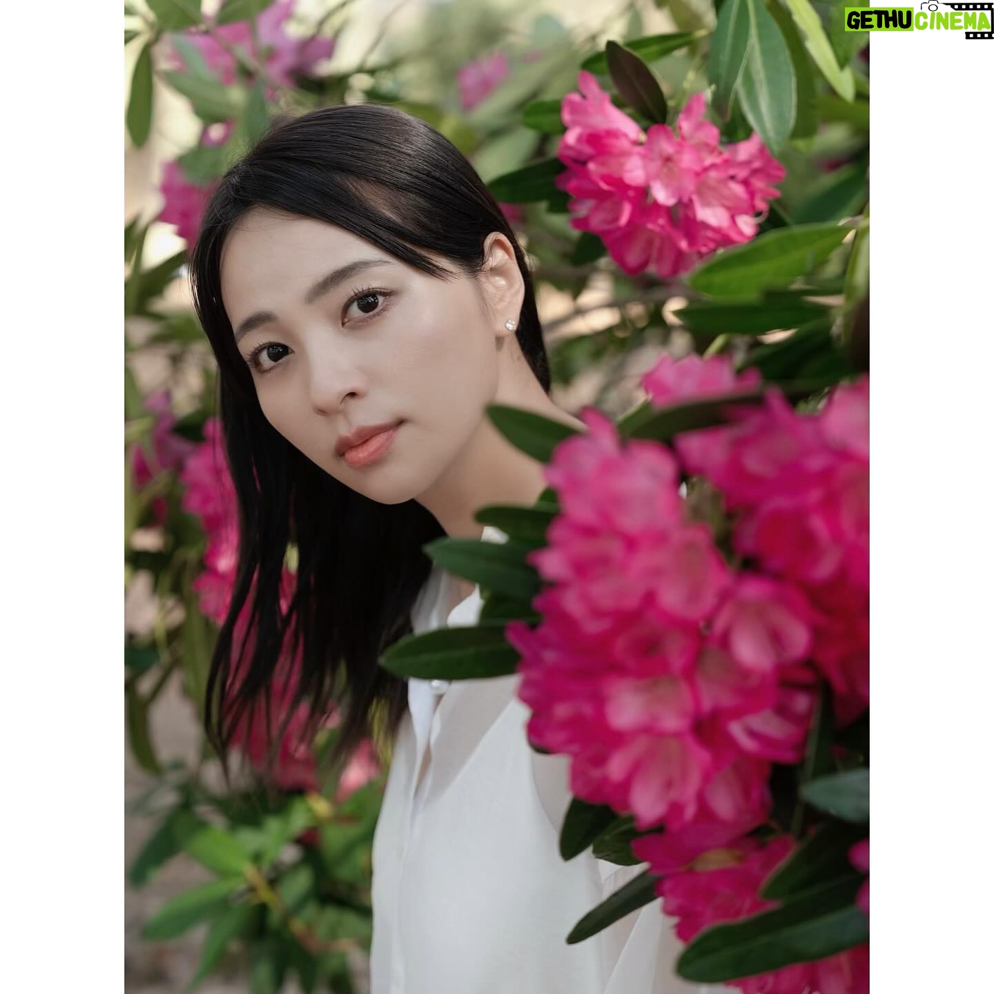 Ayame Misaki - 7.8K Likes - I turned 35.
Yesterday was my birthday.
写真は何枚目が好き?
35歳になったよー!!
たくさんのお祝いメッセージありがとう♡
相変わらずドラマ撮影や、シティーハンターの配信、写真集発売などなどバタバタしておりてんてこまいですが頑張ってます!
今声が飛んでしまって各方面にご迷惑をおかけしていますが、なんとか乗り切って35歳をいい年に出来るようにがんばります。
今日もドラマ撮影、明日は写真集イベントと盛りだくさんなので
明日会えるみんな❤️楽しみにしてるぞーー✨
たくさん話しかけてね!!笑顔で応えます笑
#photo #ポートレート #camera #Flower
#mybirthday #birthday #happybirthday #35歳
#アラフォーの仲間入り