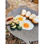 Ayame Misaki Instagram - Camp🏕️🐶🌰 キャンプの季節だぁぁぁぁーー 虫が苦手すぎるから夏は遠慮してるんだけど、秋冬は寒いから焚き火もやりがいがあるしとっても好き。 ご飯は今回初使用のマルチグリドル。なんかマックでそんなバーガーがあったような…🍔？ これとっても使いやすくて、ほんとうにおすすめだった。なんでも作れるしくっつかない最高。チーズフォンデュもあちあちで美味しすぎた。 焚き火が大好きなんだぁ〜。 まろんに見守られながらフェザースティック作って着火。ぱちぱちって音が素敵だよね。癒されたぁ。 マシュマロ持っていくの忘れたから、次はスモアもね。 #dog #dogoftheday #camping #camp #camplife #camper #冬キャンプ #焚き火 #🔥 #fire #キャンプ女子 #フェザースティック #マルチグリドル #チーズフォンデュ #ご飯