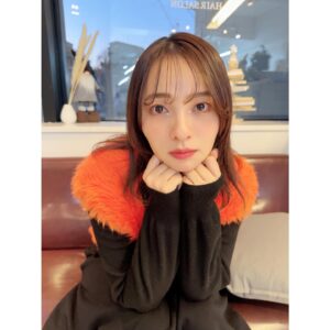 Ayame Misaki Instagram - ✂︎︎✂︎✂︎︎✂︎︎✂︎✂︎
どの写真が好き？🤍🤍🤍

シースルーバンクにしたよ。

めぐたんいつも天使の優しさで癒されるぅ😇🤍
@meg_kodama  @littleharajuku 

#hair #hairstylist #hairsalon #harajuku #原宿