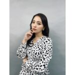 Ayame Misaki Instagram - 4月2日START 0:24-0:54 日テレ ドラマDEEP 「肝臓を奪われた妻」 財閥、安藤グループ令嬢の安藤るり子を演じます。 ◆水崎綾女 コメント 漫画を読んでいたので、オファーを頂いた時はもしかして…？と、るり子の事を想像していたら見事に当たっていました！ 嬉しい！！ 共演した事がある方から初めましての方までいるので現場は楽しみのワクワクと緊張のドキドキの連続になりそうです。 るり子というキャラクターは、育ちが良く、両親からも大きな愛情を受けてかなり甘やかされて育ったので、視聴者の皆さまから見るととても嫌な役どころだと思います。 ただ、後半、どうしてそうなったのか、そうするしかなかったのかが描かれているので、光星に対しての、切なさやどうしようもなさを演じきれればと思います。 個人的には不倫する役が3本続けてなので世の中の不倫は三者三様、色々な不倫があるんだなぁと思っています(笑) るり子が嫌なやつであればあるほど優香の存在も強くなっていくと思うので、優香の復讐劇が深く、苦いものになるように微力ながら力添え出来ればいいなと思います。 最後の最後までどうなるか分からないミステリーみたいな作品でもあると思うので、ドキドキ感を楽しんで頂けたらと思います。
