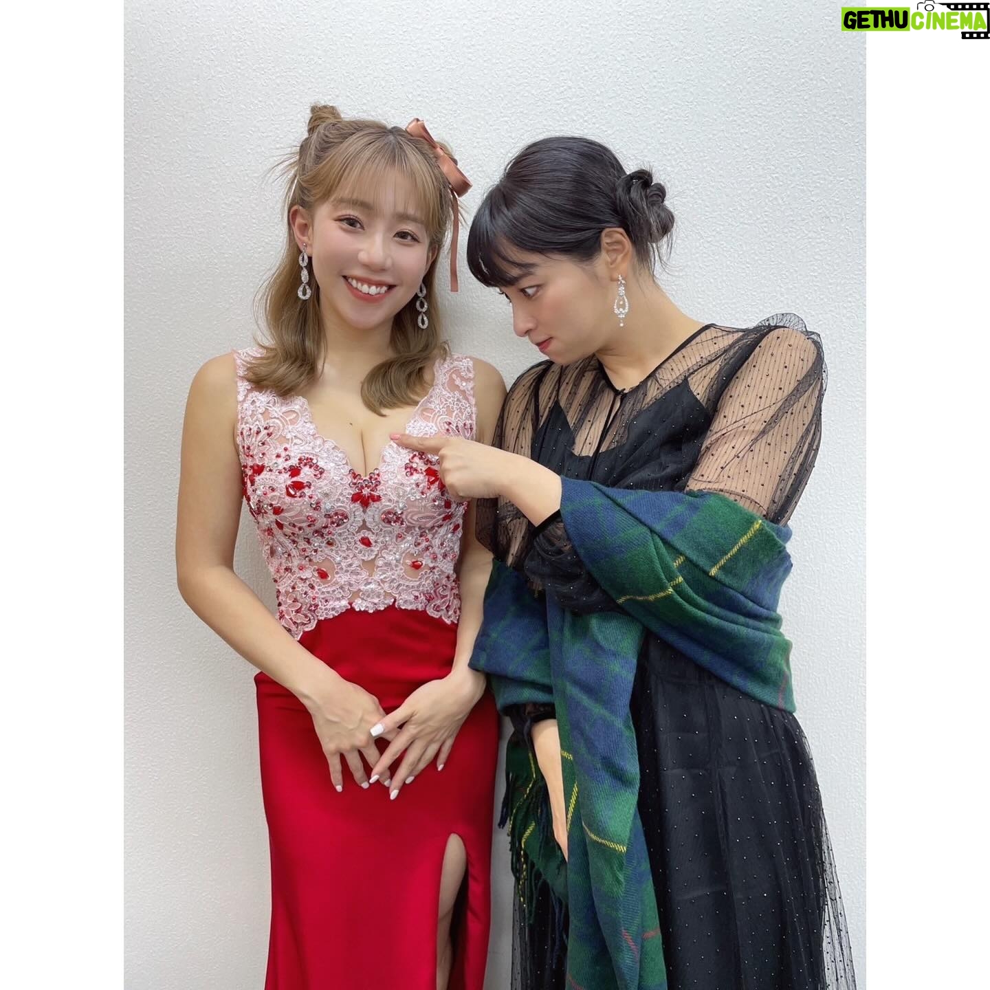 Ayame Misaki - 9.6K Likes - 明日8日放送のてんパイクイーン9👑👸
準決勝対決。決勝卓に残るのはだれだ!?
日野麻衣さん(1位通過)と水崎綾女(2位通過…ぐぬぬ)ぱちり。
もろもろ諸事情があり(笑)
ひのまい、百川さん、、、そしてトータルテンボスの大村さんと打つことに。歴代初の男子👨🎓どうなることやら。
みーてーね!