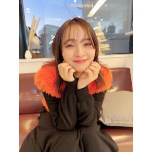 Ayame Misaki Instagram - ✂︎︎✂︎✂︎︎✂︎︎✂︎✂︎
どの写真が好き？🤍🤍🤍

シースルーバンクにしたよ。

めぐたんいつも天使の優しさで癒されるぅ😇🤍
@meg_kodama  @littleharajuku 

#hair #hairstylist #hairsalon #harajuku #原宿