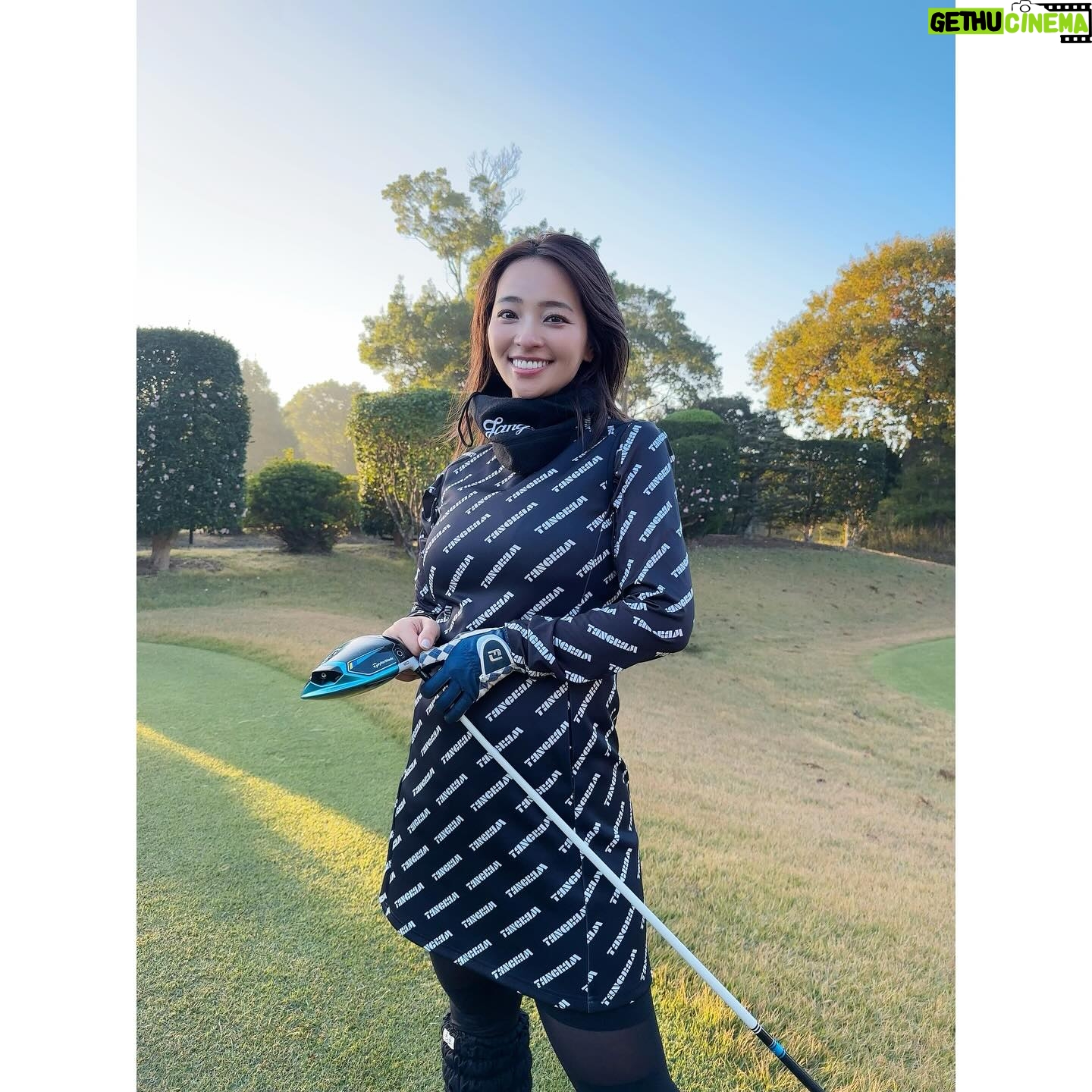 Ayame Misaki Instagram - 久しぶりのゴルフコンペ⛳️🏌️♀️ スコアは102で8.9叩いたりしてしまったけど200yard超えのドラコンチャンスが2回もあって、嬉しかった〜🤍 今年は3回?しかゴルフ行けなかったからもう少し行きたいなぁ。 tangramからワンピース出たから即Get!!中に同じ柄のインナー着てるよん。クラブはテーラーメイドのSIM2maxDを使ってます。 👗 @tangram_tokyo 🏌️♀️ @taylormade_golf_japan #golf #golfr #golf初心者 #🔰 #ゴルフ #ごるふ女子 #🏌️♀️ #⛳️ #ゴルフコンペ