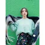 Ayame Misaki Instagram - Miss Green day💚💚💚 今日はとっても寒かったぁ。 何枚目がすき？ 📷 @r.ph0923 👚 @noisemaker_jpn 🧣 @noisemaker.ceo.designer #ootd #fashion #ootdfashion #camera #photo #photography #photooftheday #photographer #しふく#私服