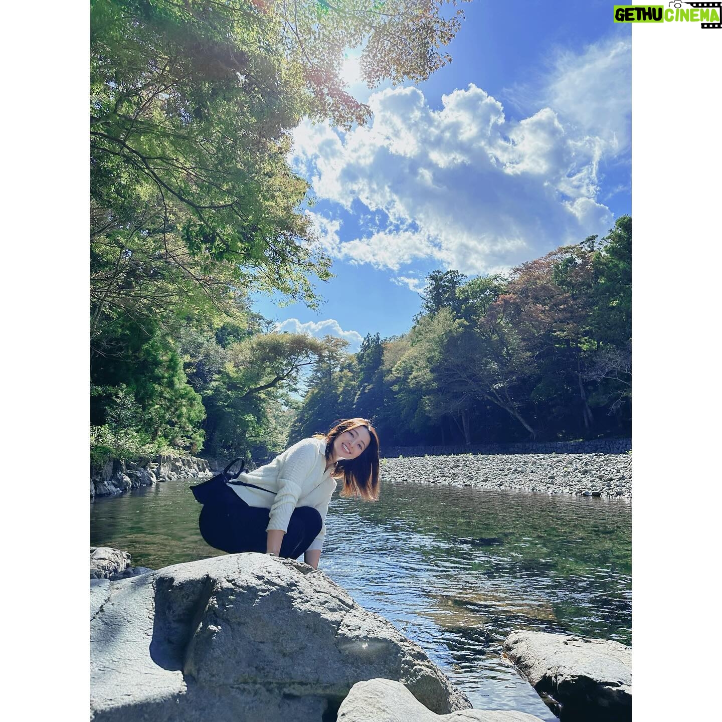 Ayame Misaki - 6.8K Likes - 謹んで新年のご挨拶を申し上げます。
まずは本題に入る前に、
能登半島地震で被災や多大な影響を受けた皆様、航空機事故でご心痛のある皆様に、 心よりお見舞い申し上げます。
今年は1日から苦しいニュースばかりでとても心苦しいのですが
負けずに平穏な日常を送れるよう公私共に頑張っていきたいと思います。
みなさまにとって素敵な年になる事を祈っています。