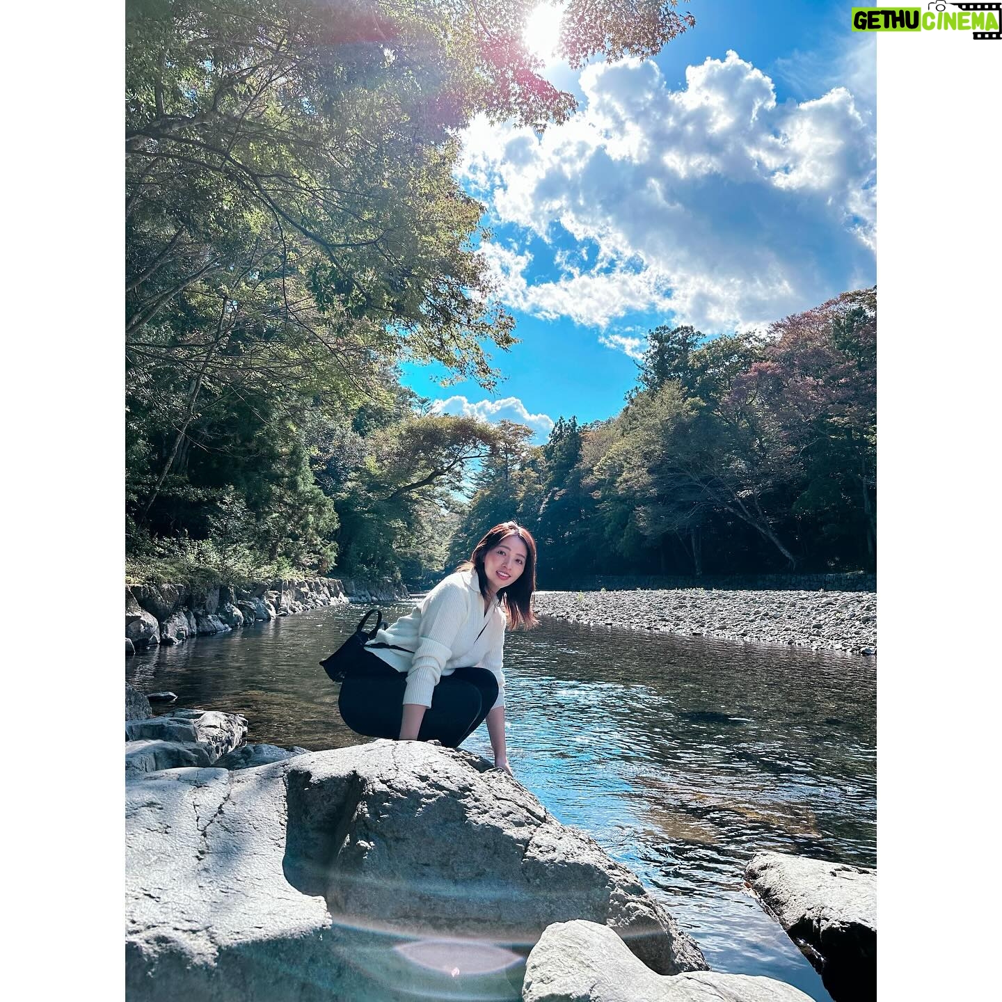 Ayame Misaki - 6.8K Likes - 謹んで新年のご挨拶を申し上げます。
まずは本題に入る前に、
能登半島地震で被災や多大な影響を受けた皆様、航空機事故でご心痛のある皆様に、 心よりお見舞い申し上げます。
今年は1日から苦しいニュースばかりでとても心苦しいのですが
負けずに平穏な日常を送れるよう公私共に頑張っていきたいと思います。
みなさまにとって素敵な年になる事を祈っています。