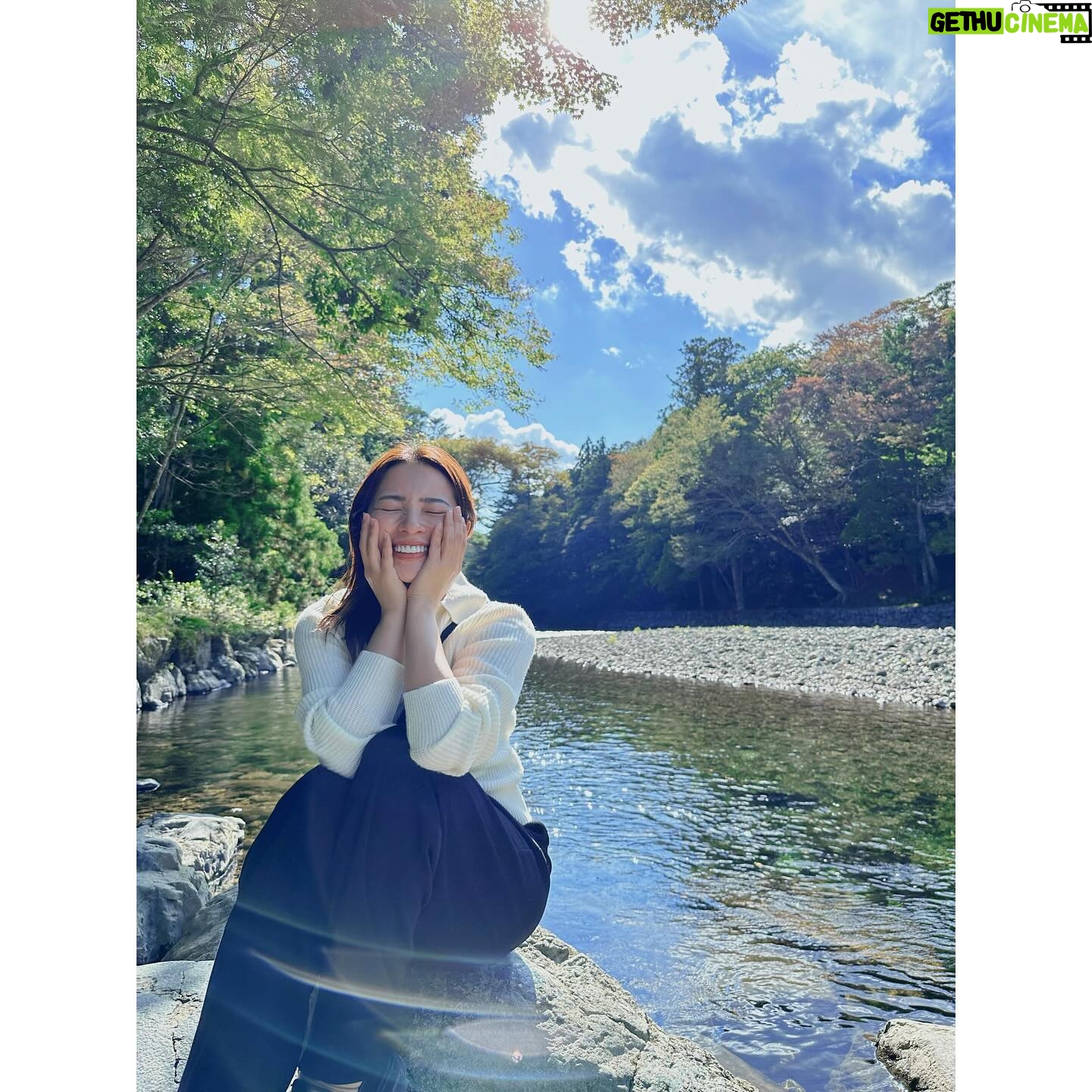 Ayame Misaki - 6.8K Likes - 謹んで新年のご挨拶を申し上げます。
まずは本題に入る前に、
能登半島地震で被災や多大な影響を受けた皆様、航空機事故でご心痛のある皆様に、 心よりお見舞い申し上げます。
今年は1日から苦しいニュースばかりでとても心苦しいのですが
負けずに平穏な日常を送れるよう公私共に頑張っていきたいと思います。
みなさまにとって素敵な年になる事を祈っています。