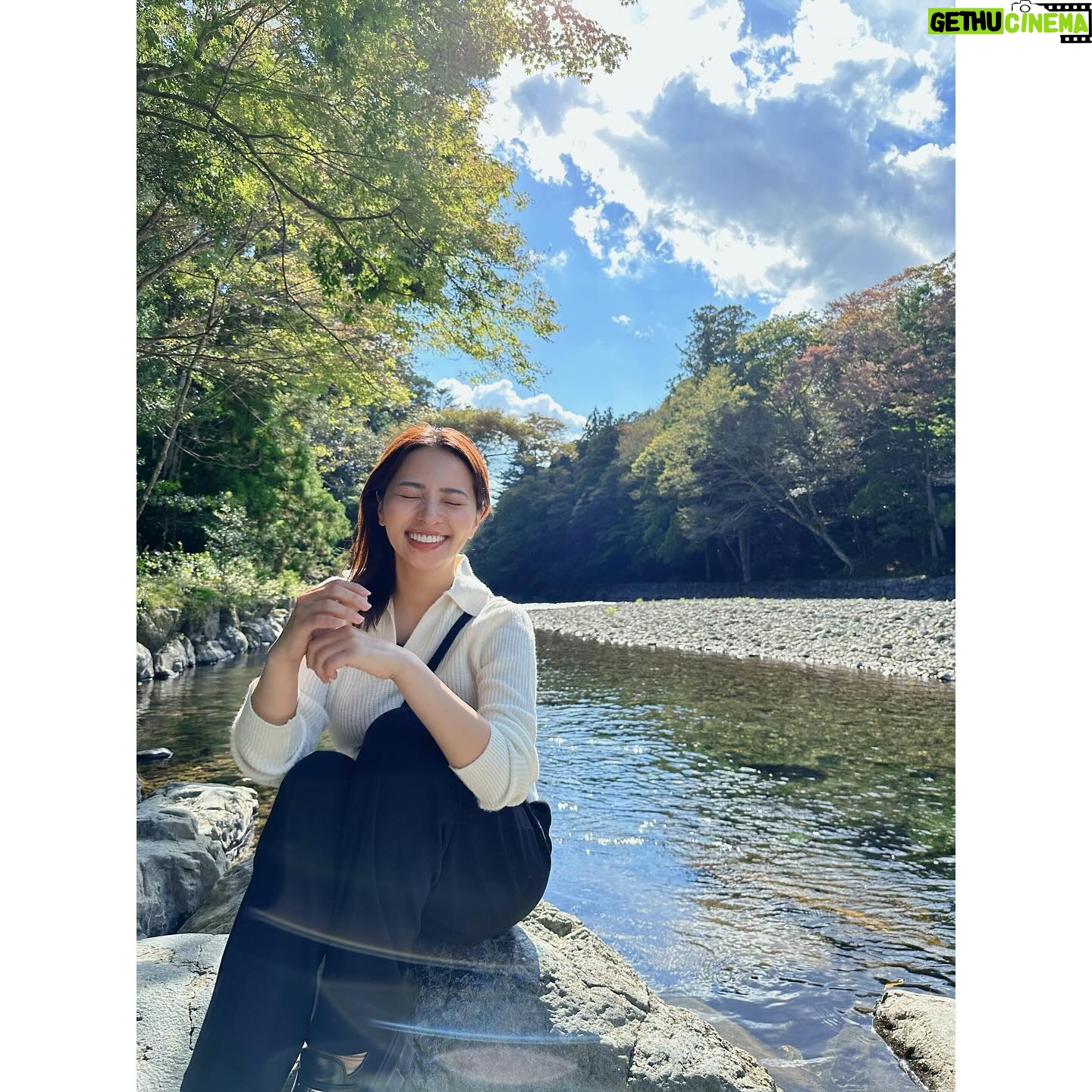 Ayame Misaki - 6.8K Likes - 謹んで新年のご挨拶を申し上げます。
まずは本題に入る前に、
能登半島地震で被災や多大な影響を受けた皆様、航空機事故でご心痛のある皆様に、 心よりお見舞い申し上げます。
今年は1日から苦しいニュースばかりでとても心苦しいのですが
負けずに平穏な日常を送れるよう公私共に頑張っていきたいと思います。
みなさまにとって素敵な年になる事を祈っています。