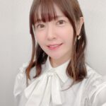 Ayana Taketatsu Instagram - 『勇者が死んだ！』 放送直前生放送の時のお写真🤳 白い服って、きもちがシャキッとするのでついつい選びがちなのです。 ぱーーん！と清々しい白さを見ると、本番頑張るぞー！と気合いが入る魔法の色。 ٩( ᐛ )وヤァー！ ٩( ᐛ )و٩( ᐛ )و٩( ᐛ )و