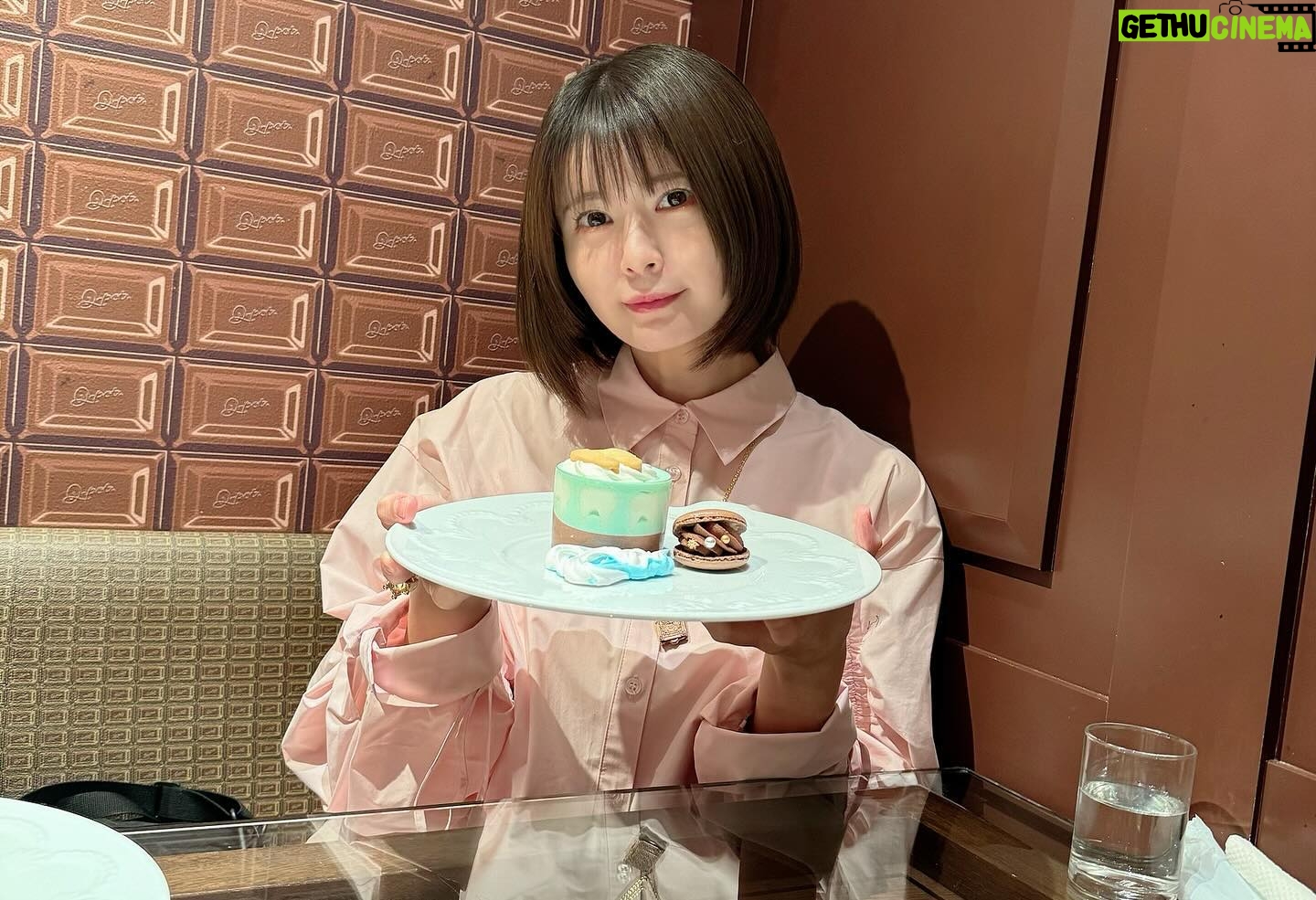 Ayana Taketatsu Instagram - Q-pot展示会に行ってきました🍫 可愛いが溢れてて幸せ空間だったよ。 さくらちゃんコラボもオーダーできたし、キュートな鞄も買えました! 年々、『これいつまで着ていいんだろう?』とか気になるようになってしまったけれど、なるべく自分が可愛い!と思えるものが似合う自分でありたいし、いつまでも好きなものは好き!と言える自分でありたいなあと思います。 『好きなものは好き!多分それだけで 回れば世界は素晴らしい!』