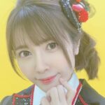 Ayana Taketatsu Instagram - 🌸🌸🌸 10年前の今日4月11日に、 Sinfonia! Sinfonia!!!という曲でデビューしました。 当時の私は人見知りで、人前で話すことも苦手だったのでステージで歌うなんて考えられない…！というくらい内気でした。 声優さんの曲は昔から大好きで、カラオケとかでは歌っていたけど、身内の前でしか無理。笑 そんな私が一歩勇気を出して、 一歩どころか多分、百歩くらい勇気を出して飛び込んだ、歌の世界。 何にもわかっていないただの新人声優だった私を支えてくれていたのは、当時のプロデューサーさんやディレクターさん達。 当時ポニーキャニオンには声優アーティストがいなかったそうで、発足した時は本当に沢山のスタッフさんが頑張って動いてくださりました。 ひとつひとつ丁寧に音楽を作っていく大切さを教えてくれたのも当時のスタッフさん。 素敵なご縁に恵まれ、愛に溢れた曲を沢山歌うことができました。 （レコーディングでのディレクションもスパルタで、めちゃくちゃ叩き込まれました。笑） 私が出会えた素敵な作家さんや楽曲たちは、一生の誇りであり、財産だと思っています。 そして、声優やアーティストとして活動し始めた当時、心無い言葉や噂に傷ついたりしたこともあったけれど、どんな時も近くで支えてくれたスタッフさん達や、友人、家族。 そして、いつだって私のHIKARIでいてくれるあなた。 心から、ありがとう。 沢山の愛と勇気をもらって、 私は今、胸を張ってここに居ることができます。 昔とは環境も考え方も変わってきたけれど 音楽を好き！！！という気持ちは 10年前より100万倍大きくなりました！ そして、やっぱり私の活動源は 『皆が喜んでくれることがしたい！』 これは10年経っても変わらない気持ちです。 これからどんな私になれるんだろう。 皆に何を届けられるんだろう。 ちょっぴり不安もあるけれど とてもワクワクしています。 声優としての私 アーティストとしての私 ひとりの人間としての私 やりたいこと叶えたいことは沢山あります！ そして、どんな自分も好きでいられるような私でありたいです。 私の歌を好きと言ってくれたあなた 私の声を好きと言ってくれたあなた 私自身を好きと言ってくれたあなた 本当にありがとう。 遠く離れても どうかこの声が届きますように。 廻る季節の中で涙も笑顔に変えて 私も皆のHIKARIになれますように。 素敵なご縁を大切にしながら 私らしく、頑張っていきます！ どうぞこれからも よろしくお願いします☺️ 今日のYouTube生放送も是非、観てね❤︎ https://youtu.be/voKTpFPLsCo #竹達彩奈 #アーティストデビュー10周年 #あやち10周年 #Sinfonia! Sinfonia!!! #HIKARI