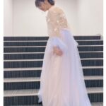 Ayana Taketatsu Instagram - 今日の衣装が可愛いすぎて、、、 こんな短い時間しか着ないのもったいない！！ って何度も思いました😂💕 スタイリストのhanaさんがドレスアレンジまでしてくれて 世界でひとつしかないドレスなのです。 細かいところまですんごく可愛いの。 大好きな作品でこんなに可愛い衣装着て 大きなステージに立たせてもらうなんて とっても贅沢な時間でした。 横浜アリーナでオーケストライベントって改めてすごい。 『たからもの』聴いて、ぐっときてしまって。 レコーディングの時も気を抜くと涙が込み上げてきそうになったのですが、『二乃ってこういう時すごく踏ん張る子だよな』って。 改めて二乃という女の子に力をもらって、さらに大好きになったことを思い出しました。 ５つ子ちゃんを想ったり、 作品へ想いを馳せたり、 もう会えないだいすきなひとを思い浮かべたり、 いつもあたたかな笑顔をくれる人に感謝したり、 寂しくて優しい気持ちにしてくれるこの曲が好きだなと 改めて今日思ったのでした。（突然の長文の感想。笑） キャストのみんなも、スタッフさんも、 五等分の花嫁を愛してくれるみんなも 全部がだいすき！！！ 明日も最高の1日になるとしか思えません✨ とっても楽しみです！ おやすみなさい☺️