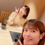 Ayana Taketatsu Instagram - 先日みもりんとランチしたよ💛 美味しいお肉を沢山食べて いっぱい喋ってあっという間だった🤤 実は家族ぐるみの仲です。 みもりんの笑顔はパワーがあって、 いつも会うと幸せな気持ちにしてくれるんですよね。すごい。 とっても楽しかったー！！ #三森すずこ #みもりん #みもりんらぶ #竹達彩奈 #お肉時間