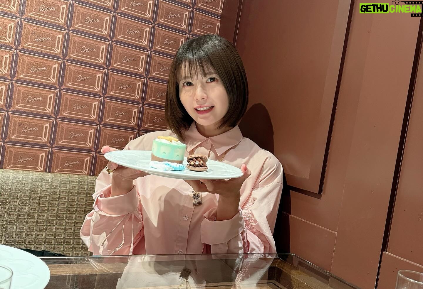 Ayana Taketatsu Instagram - Q-pot展示会に行ってきました🍫 可愛いが溢れてて幸せ空間だったよ。 さくらちゃんコラボもオーダーできたし、キュートな鞄も買えました! 年々、『これいつまで着ていいんだろう?』とか気になるようになってしまったけれど、なるべく自分が可愛い!と思えるものが似合う自分でありたいし、いつまでも好きなものは好き!と言える自分でありたいなあと思います。 『好きなものは好き!多分それだけで 回れば世界は素晴らしい!』