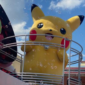 Ayasa Ito Instagram - ピカチュウといっしょ☺️☺️☺️
#usj #ユニバ
#マリオ入れず
#ピカチュウ 
#涙出るくらい可愛かった