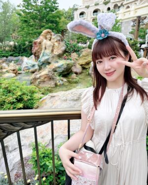 Ayasa Ito Instagram - #ファンタジースプリングス 
アナ雪最高でした🥹