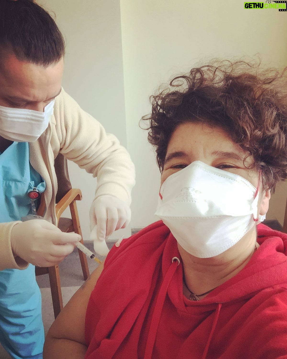 Ayça Damgacı - 2.4K Likes - Ve 2. Covid aşısı ile bu macera tamamlanır... Aşıdan korkan, aşıya karşı olan falan filan kalmasın bakem... 💪🏾💪🏾💪🏾
